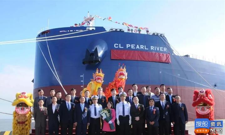 扬子江船业举行20.8万吨、8.2万吨散货船命名交付仪式