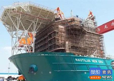 全球首艘227米深海采矿船出坞