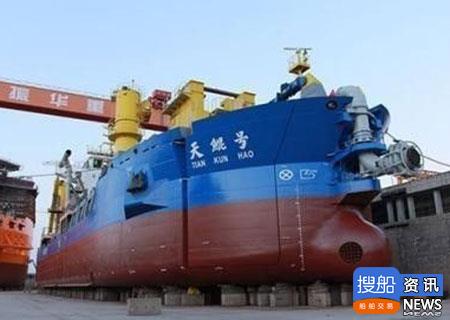 亚洲最大绞吸挖泥船“天鲲号”在启东成功下水