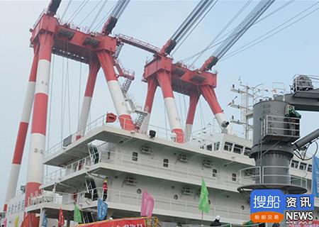 武船创纪录！交付中国最大双臂架起重船