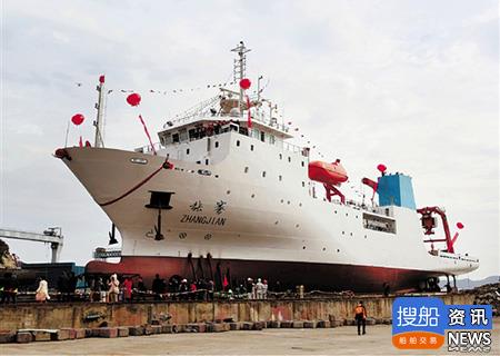 万米级载人深潜器科考母船“张謇”号下水