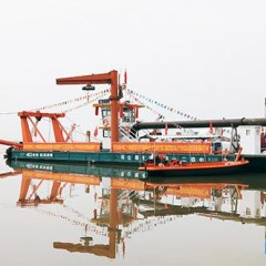最新款内河绞吸式挖泥船流量4000立方排距2000米图1