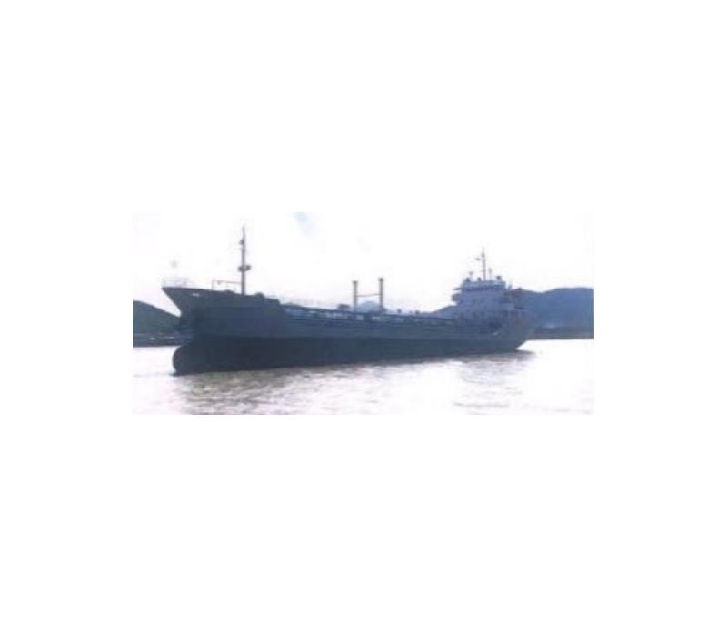 出售2004年造2400吨双底双壳近海一级油船