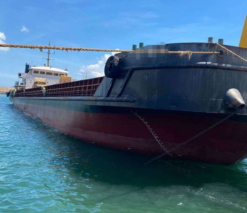 出售2017年造3100吨沿海甲板驳船  实载4000吨