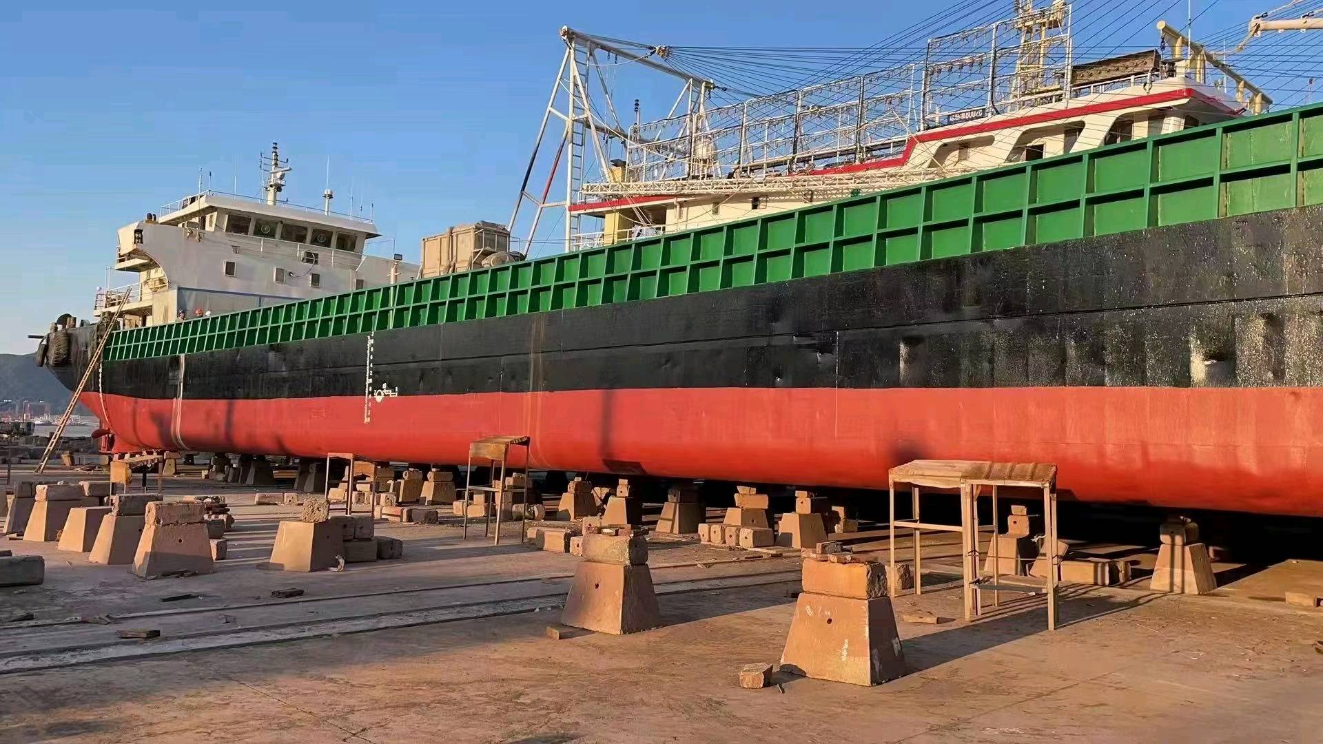 出售：2013年造1456吨后驾驶甲板驳船