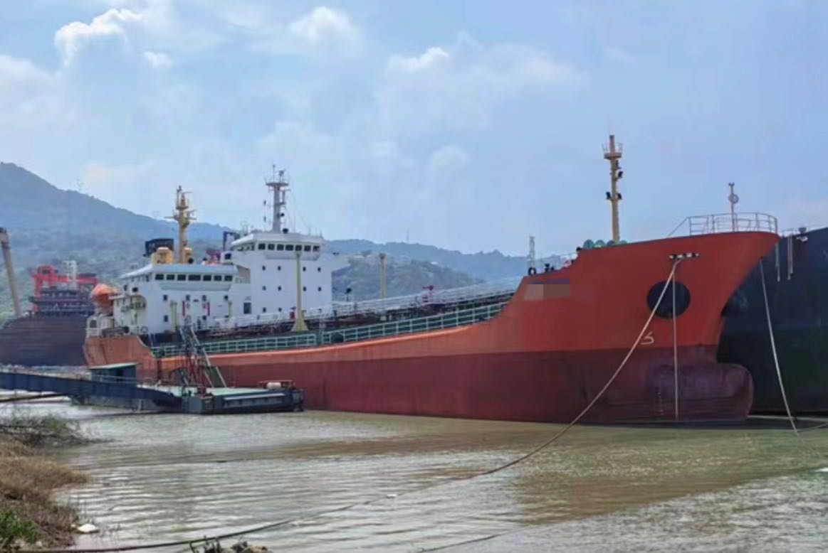 4800吨双底双壳油船 2001年建造，2014年改建