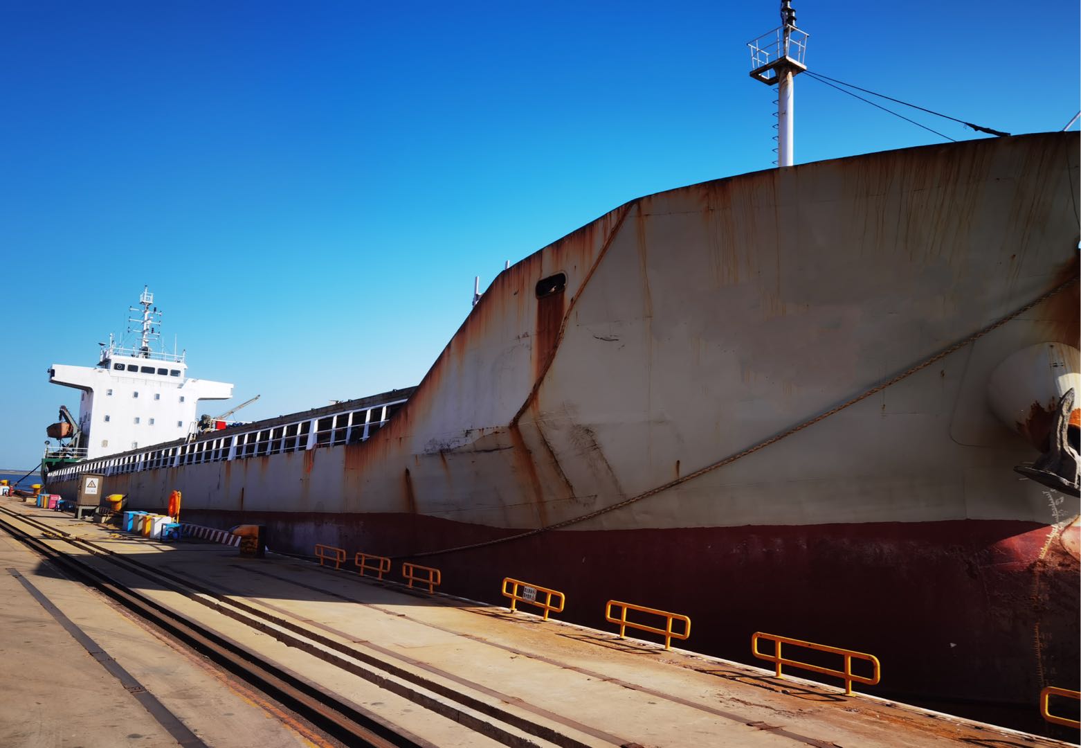 出售4959吨集装箱船（内贸船） 450w 建造年月：2009年5月 建造地：广东