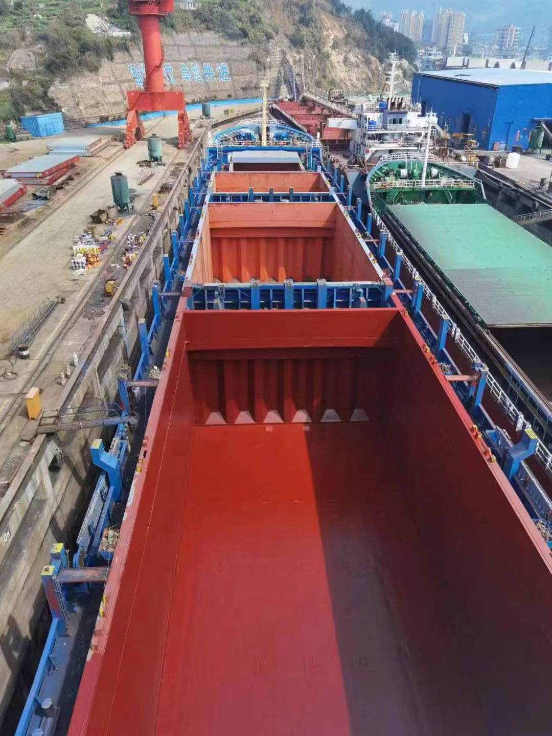 出售10300吨多用途集装箱船：2006年浙江建造/双底双壳结构/ 可装载：一般干货、杂货和集装箱/ 航  区:近海/A1+A2/CCS中国船级社