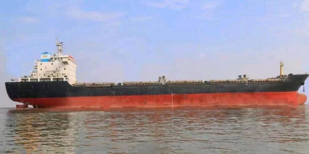 出售24000吨散货船Sale of 24,000-ton bulk carriers