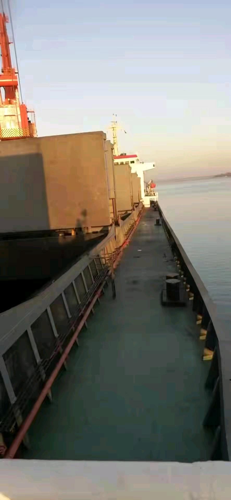 出售18000吨散货船Sale of 18,000-ton bulk carriers