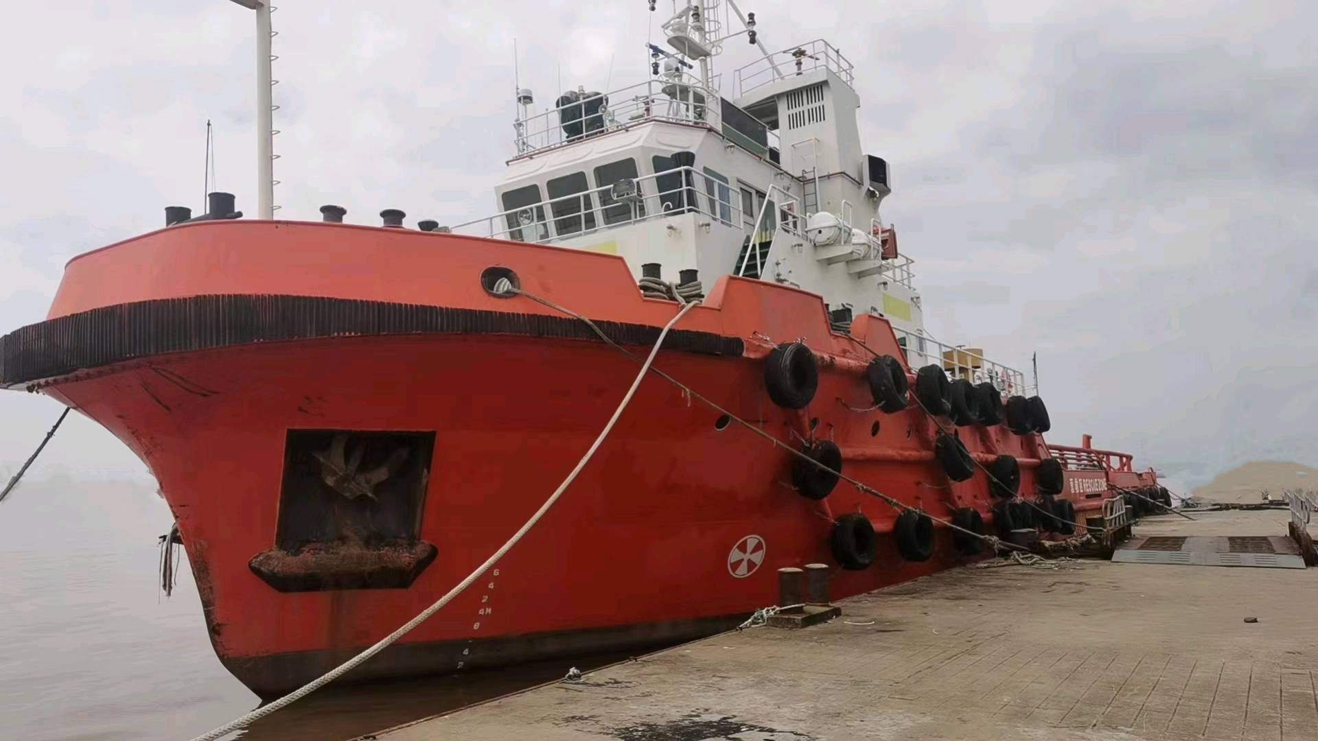 出售4800马力三用拖轮Sell 4800 hp three-purpose