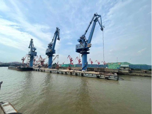 出售：浮式起重囤船 建造完工：2014年2月图1