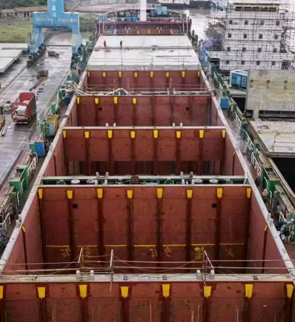 出售595TEU多用途船Sale of 595TEU multipurpose boat