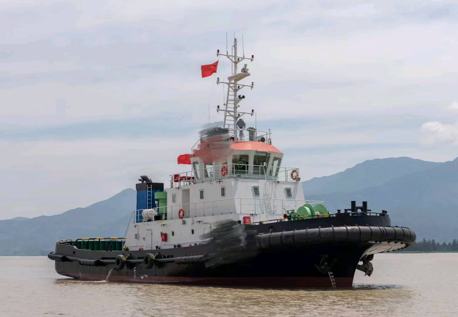 出售5000马力全回转拖轮Sell 5,000 hp full swivel