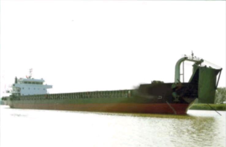 出售4500吨后驾驶甲板驳Sale of a 4500-ton aft deck barge