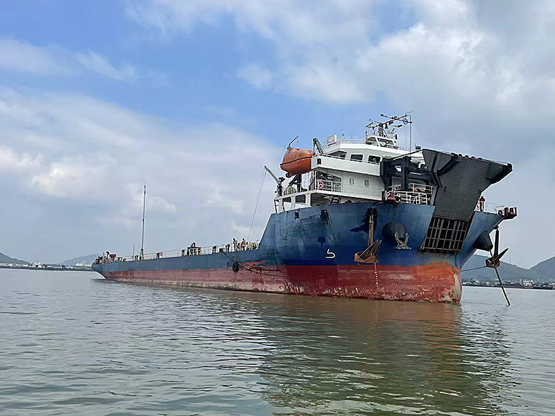 B811【出售】7200吨前驾驶甲板驳船（LCT）