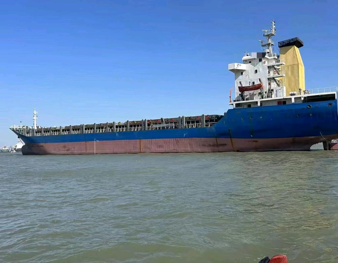 出售10500吨多用途船Sale of 10,500-ton multipurpose vessel