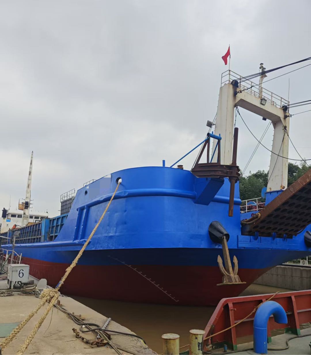 出售：3000吨甲板货船 前跳板/后驾驶室/ 建造年份：2016年10月 Sale: 3000T deck cargo ship, made in China in 2016.