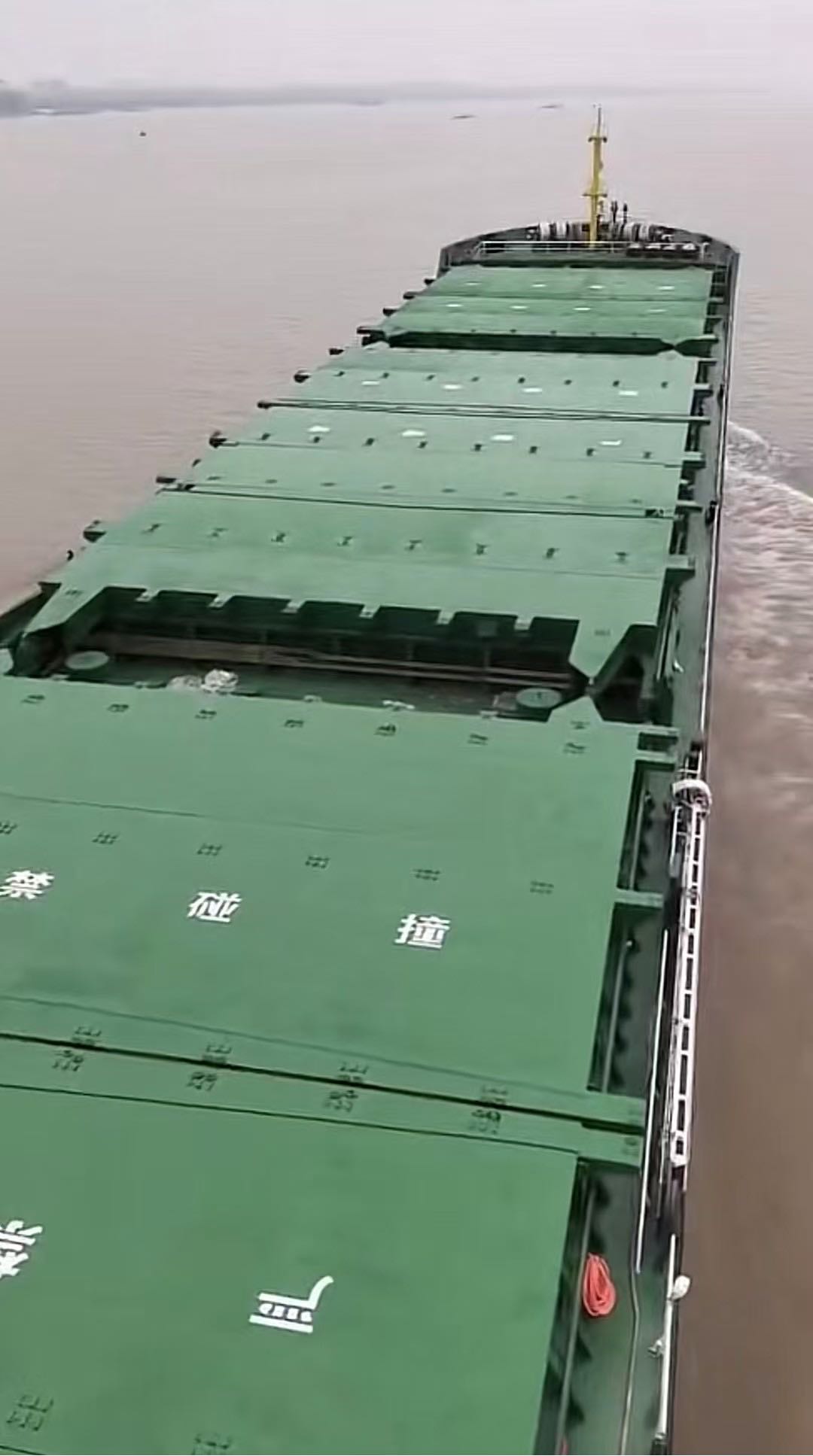 出售24500吨多用途集装箱船 装载集装箱（1246TEU） 建造年份：2023年 Sale: 24500T multi-purpose container ship. Made in China i