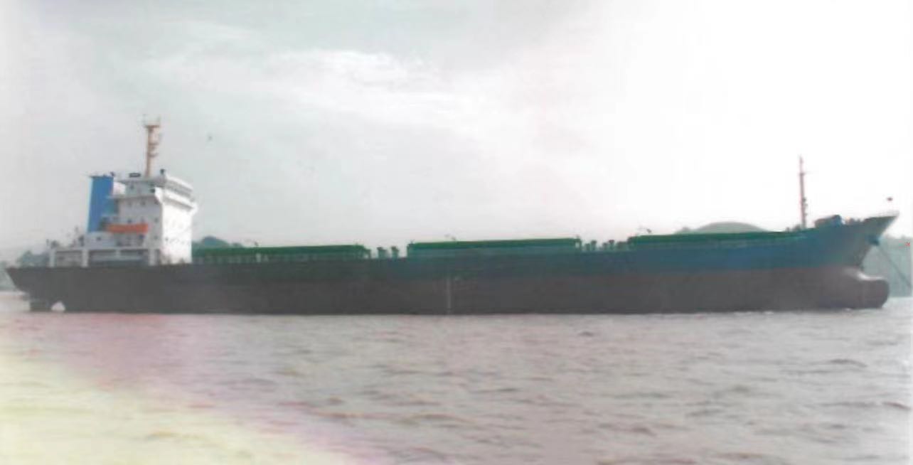 低价出售13600吨双壳散货船 建造年份：2009年8月 Sale: 13600 ton bulk carrier, made in China in 2009