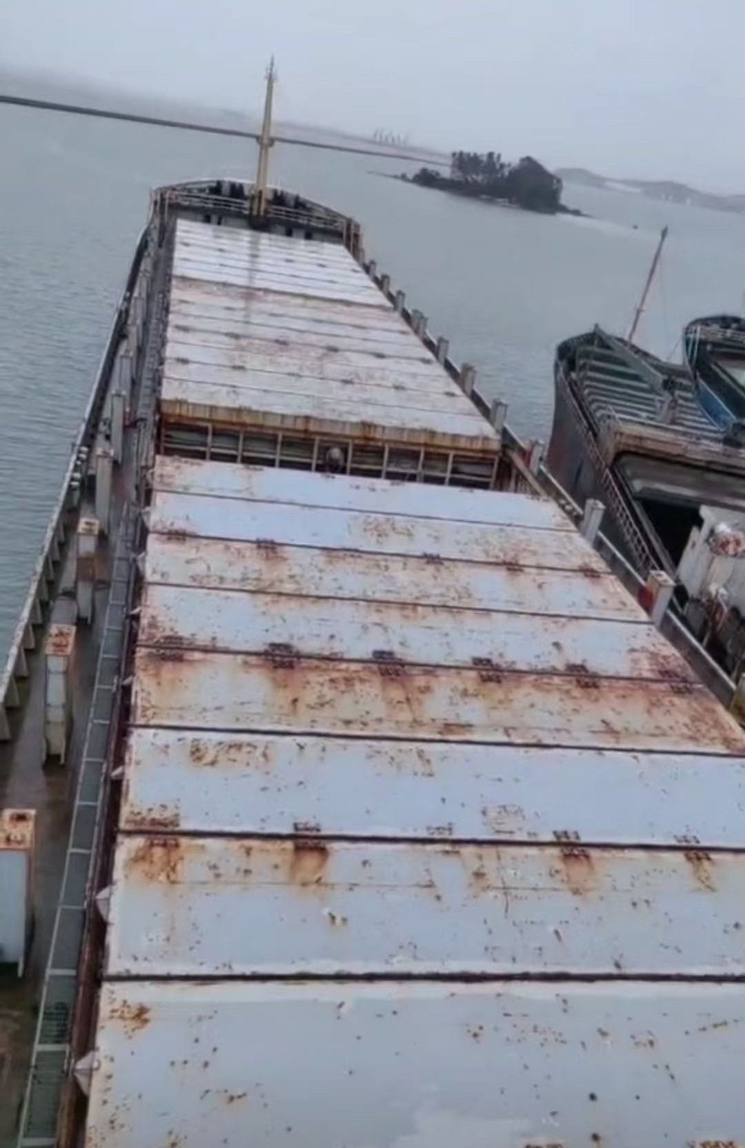 低价出售12000吨多用途集装箱船 建造年份：2005年12月 Sale: 12000ton multi-purpose ship, made in China in 2005. CCS