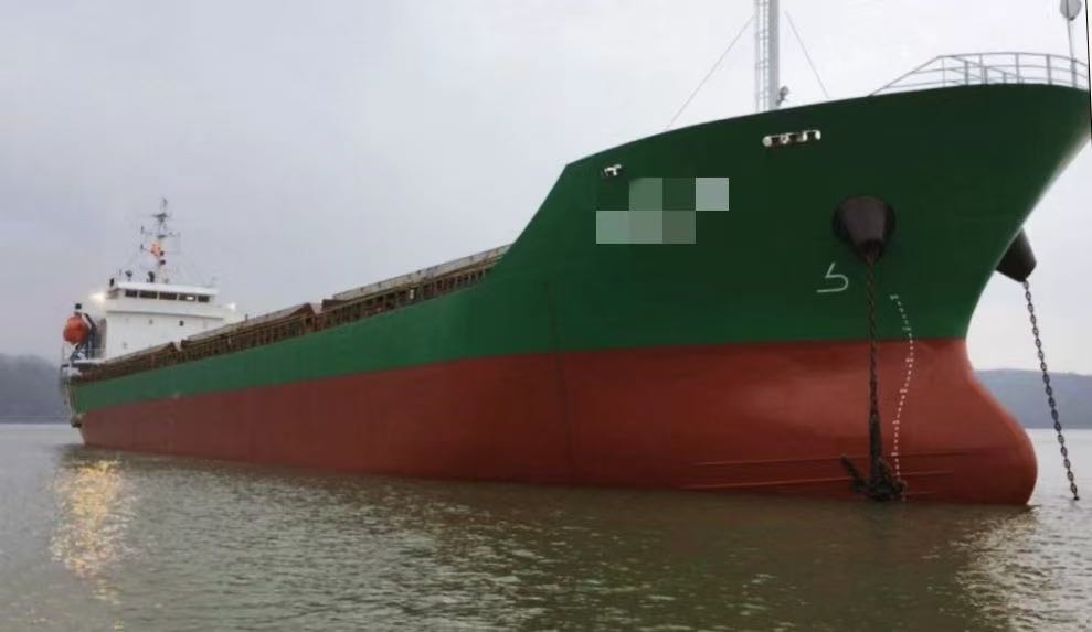 出售：10000吨在航散货船 建造年份：2019年 Sale: 10000 ton bulk carrier, made in China in 2019.