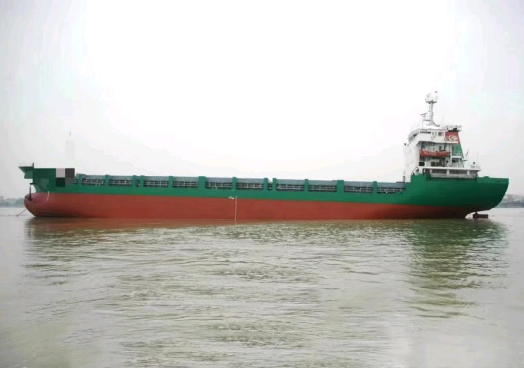 出售4500吨多用途船Sale of 4,500-ton multipurpose vessel