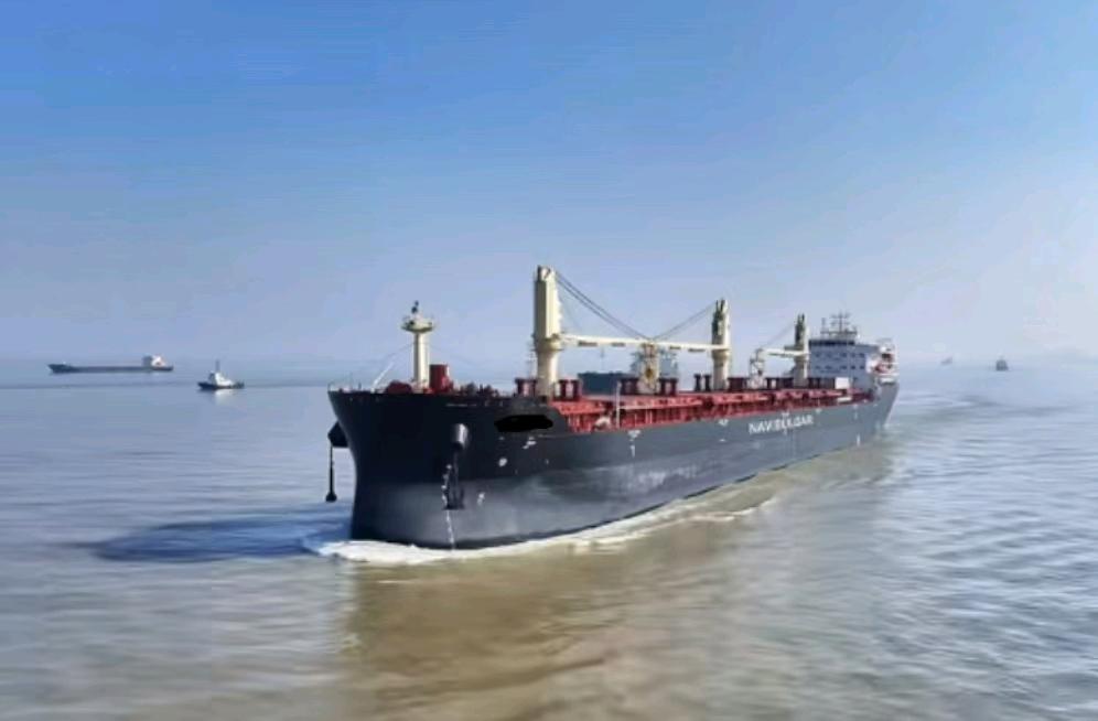 出售17200吨散货船Sold 17,200-ton bulk carrier