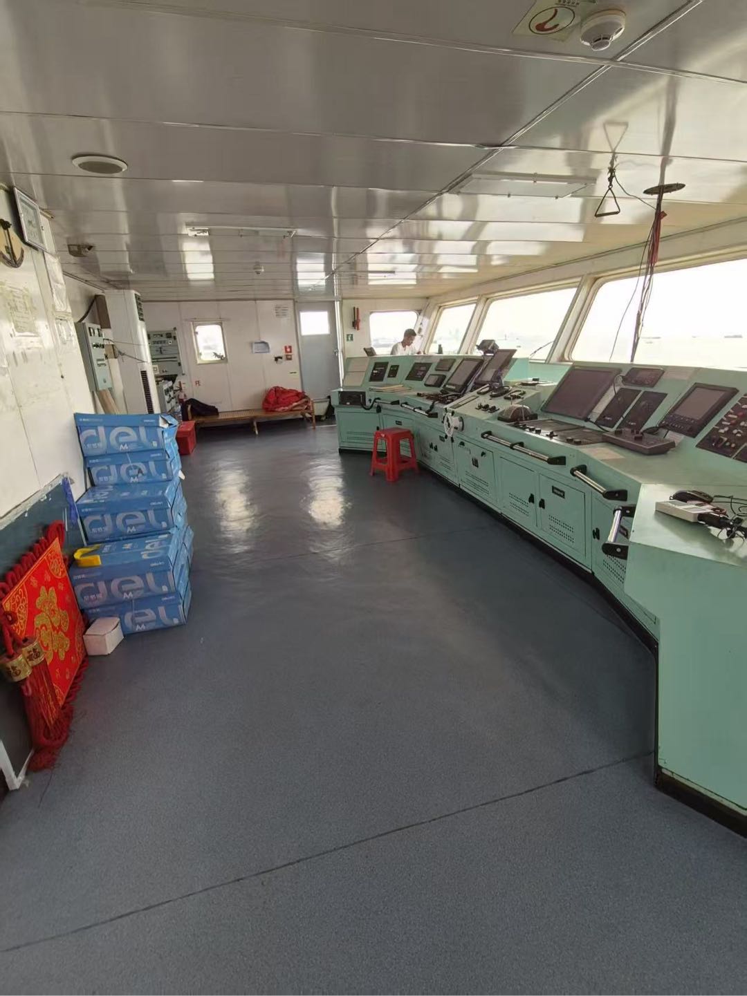 8100吨外籍甲板货船 出售 船型：甲板货船（前跳板、后驾驶） 建造时间：2015 年 12 月 建造地点：中国江苏