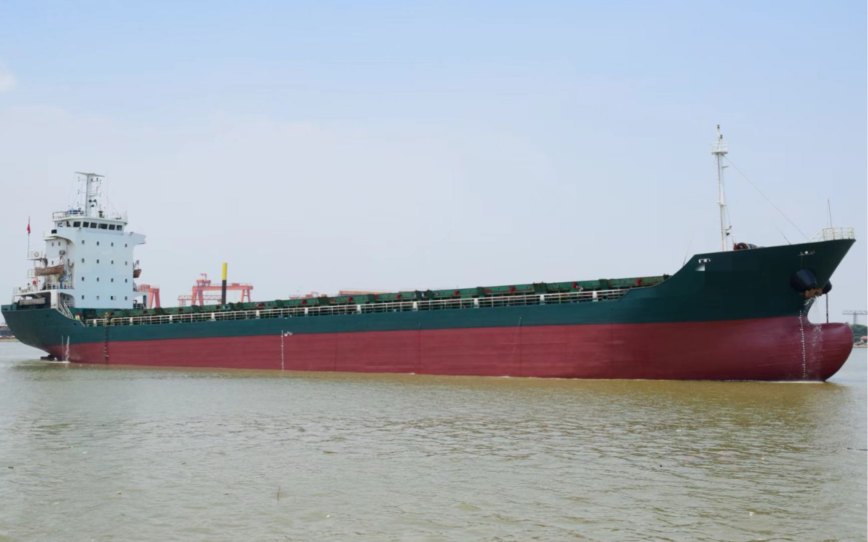出售：6300DWT多用途船（散货/集装箱两用）  船舶基础参数  船型：多用途船，可兼顾散货、集装箱运输 建造完工：2009年